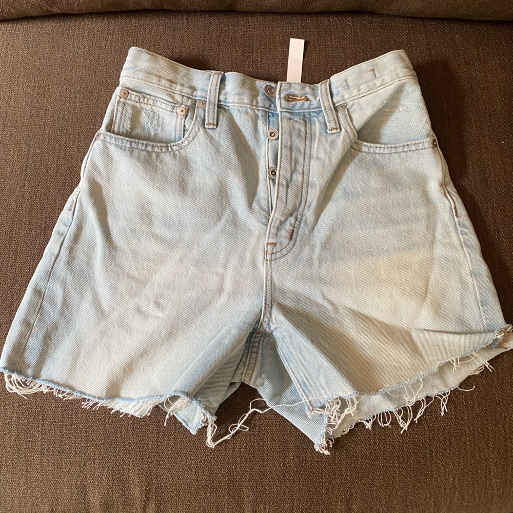 NWT Madewell “The Mom Jean” Light Wash Denim Shorts